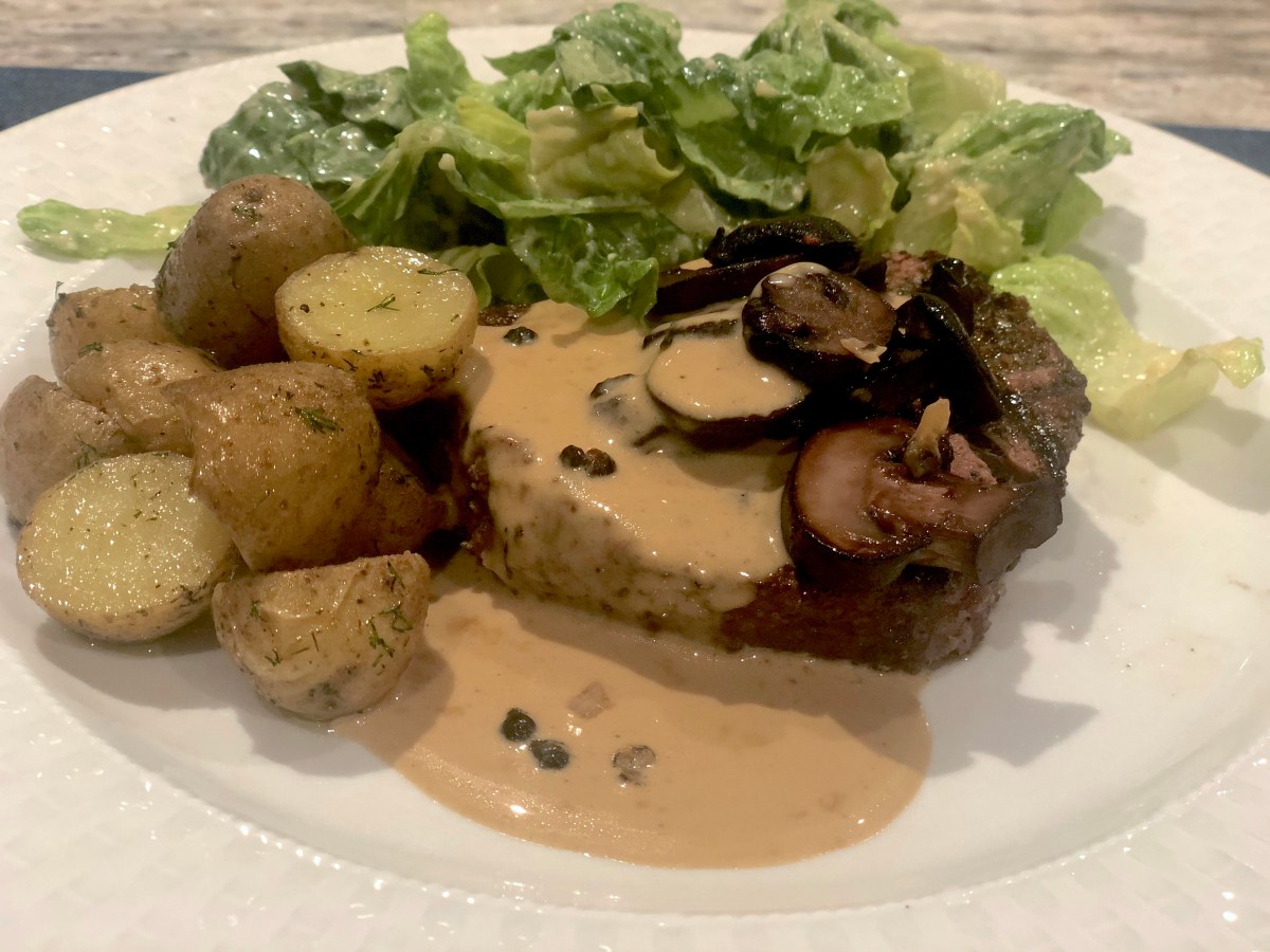 Filet Mignon with Peppercorn Cream&nbsp;Sauce