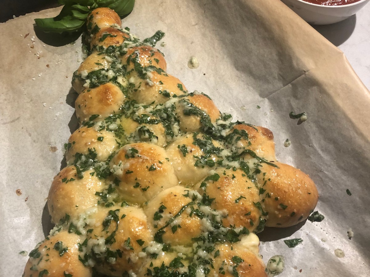 A Mozzarella & Garlic Bread Christmas&nbsp;Tree