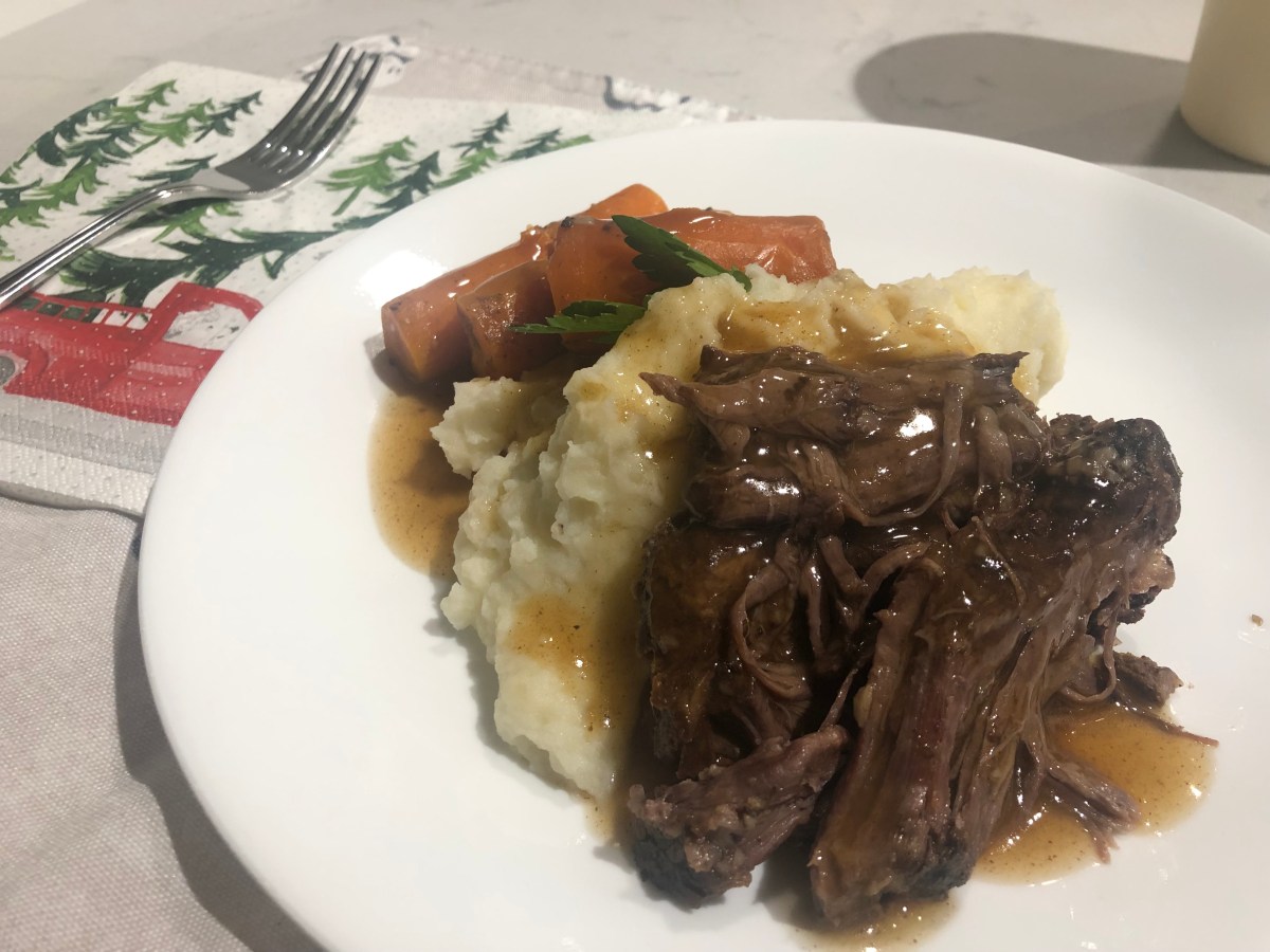 Slow Cooker Pot Roast with&nbsp;Gravy